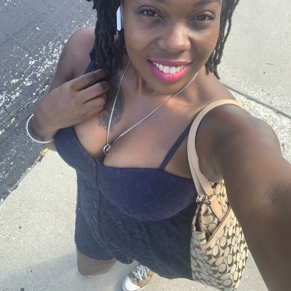 Meet your Posher, Felicia - Picture 5 of 8